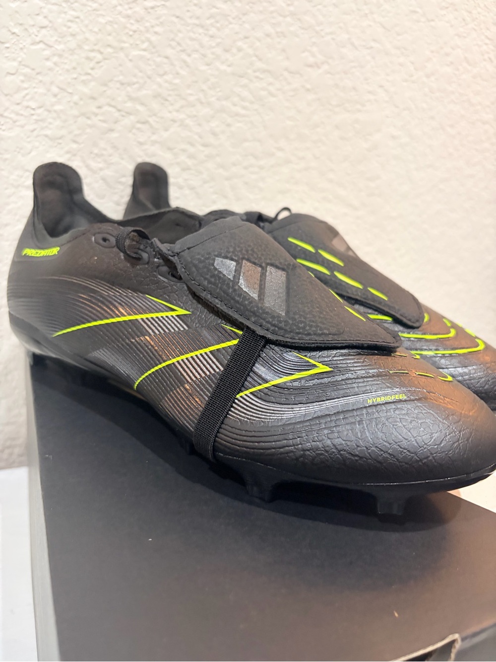 8.5M Adidas Predator League Black Cleat New